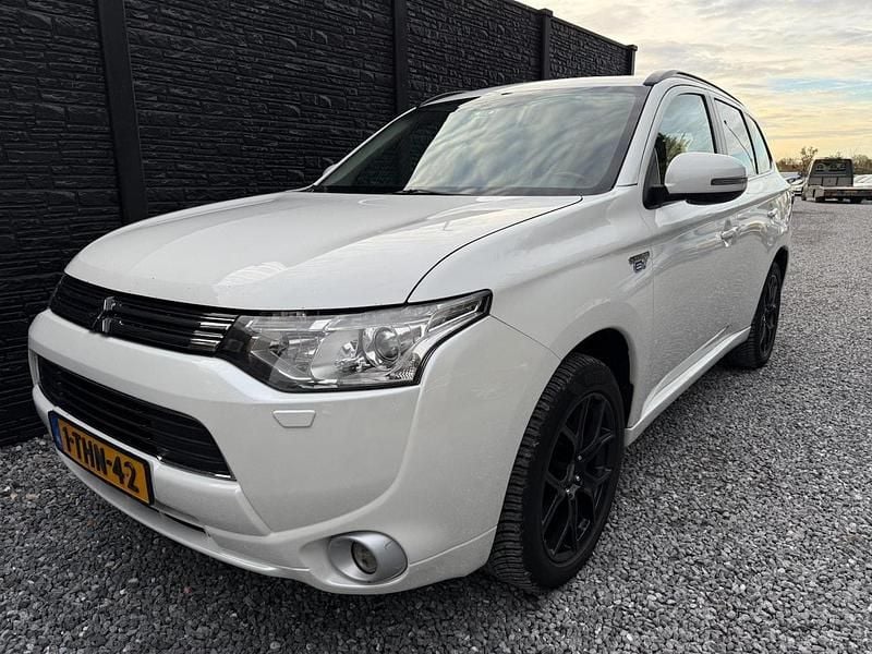 Wit Gebruikt 2014 Mitsubishi Outlander P-HEV Instyle SUV | € 6.250 (Duur) - Afbeelding 1/4
