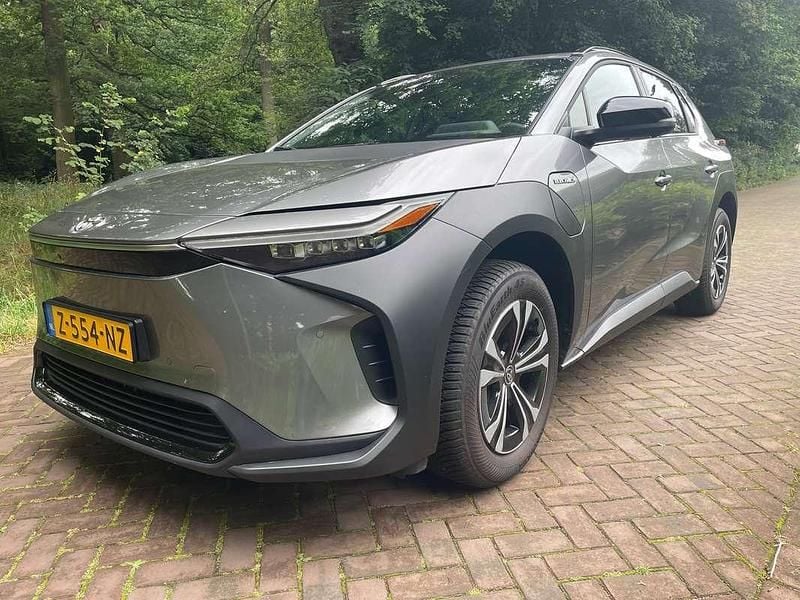 Groen Gebruikt 2024 Toyota bZ4X SUV | € 37.750 - Afbeelding 1/4