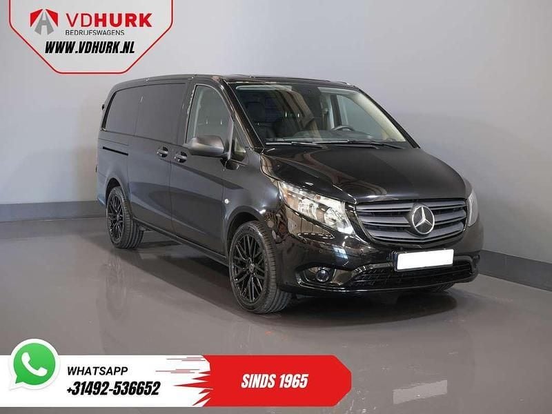 Zwart Gebruikt 2023 Mercedes Vito MPV | € 32.944 (Eerlijke prijs) - Afbeelding 1/4