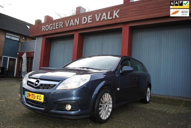Grijs Gebruikt 2007 Opel Signum Executive Stationwagen | € 4.875 - Afbeelding 1/4