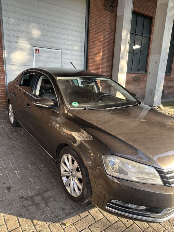 Bruin Gebruikt 2012 VW Passat Sedan | € 5.750 (Goede deal) - Afbeelding 1/4