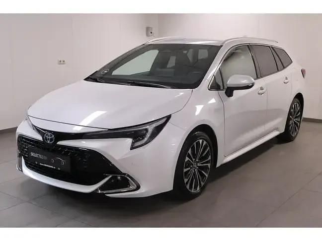 Wit Gebruikt 2025 Toyota Corolla Premium Stationwagen | € 31.899 (Eerlijke prijs) - Afbeelding 1/4