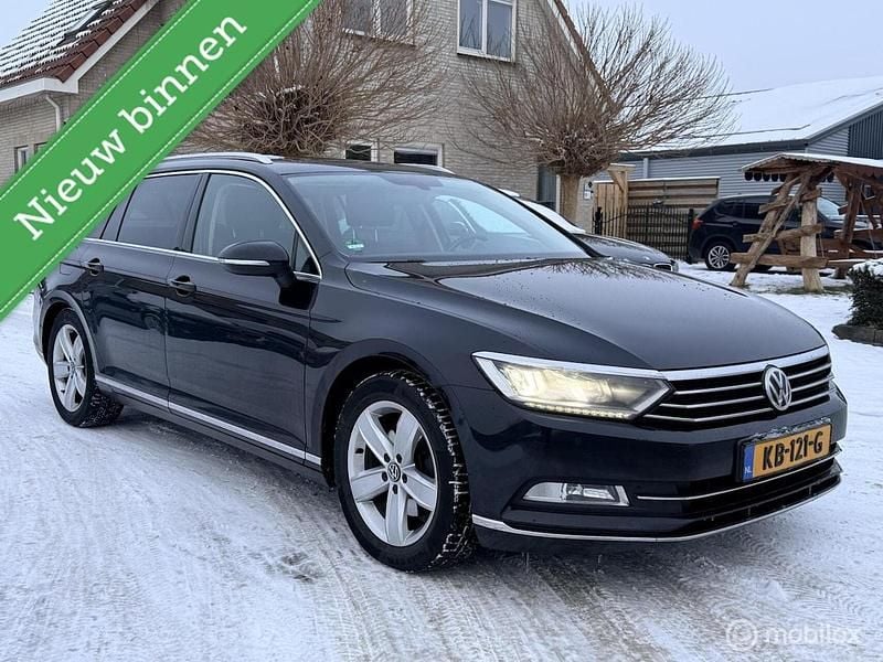 Zwart Occasion 2015 VW Passat Highline Stationwagen | € 7.950 (Goede deal) - Afbeelding 1/4
