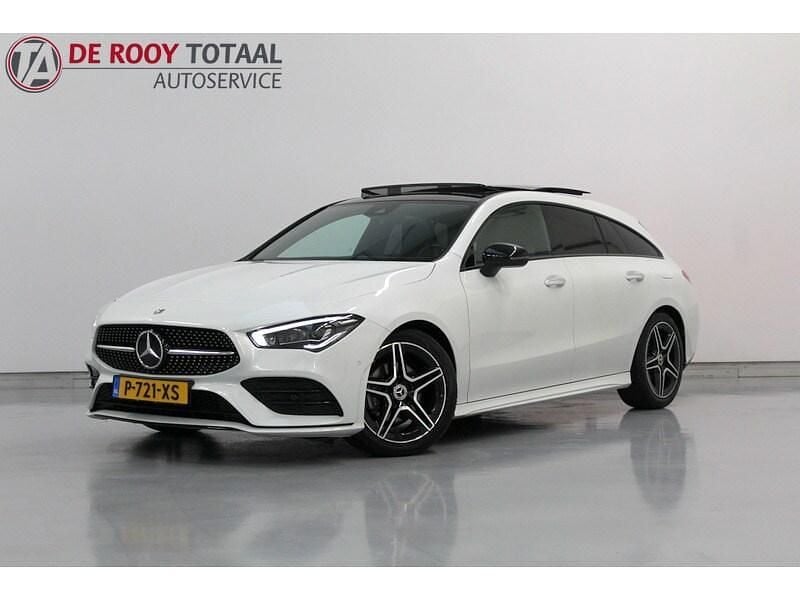 Wit Occasion 2022 Mercedes CLA180 AMG line Sedan | € 27.800 (Goede deal) - Afbeelding 1/4