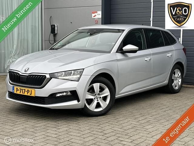 Grijs Occasion 2022 Skoda Scala Ambition Hatchback | € 10.950 (Eerlijke prijs) - Afbeelding 1/4