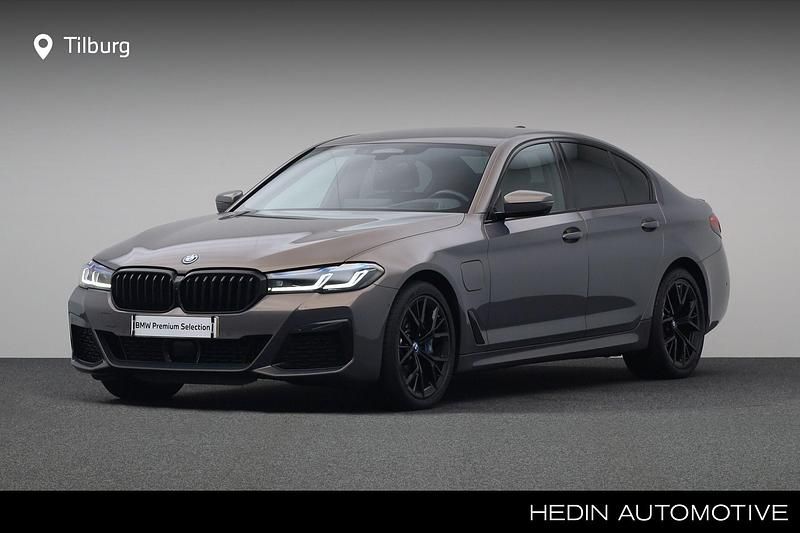 Grijs Gebruikt 2023 BMW 530e Executive Sedan | € 49.880 (Duur) - Afbeelding 1/4