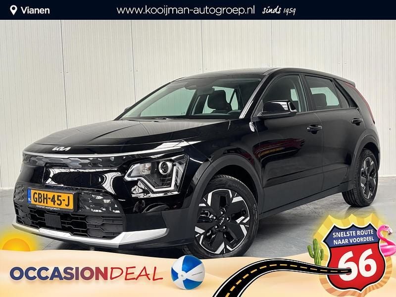 Zwart, metallic lak Gebruikt 2024 Kia e-Niro Light SUV | € 32.950 (Goede deal) - Afbeelding 1/4