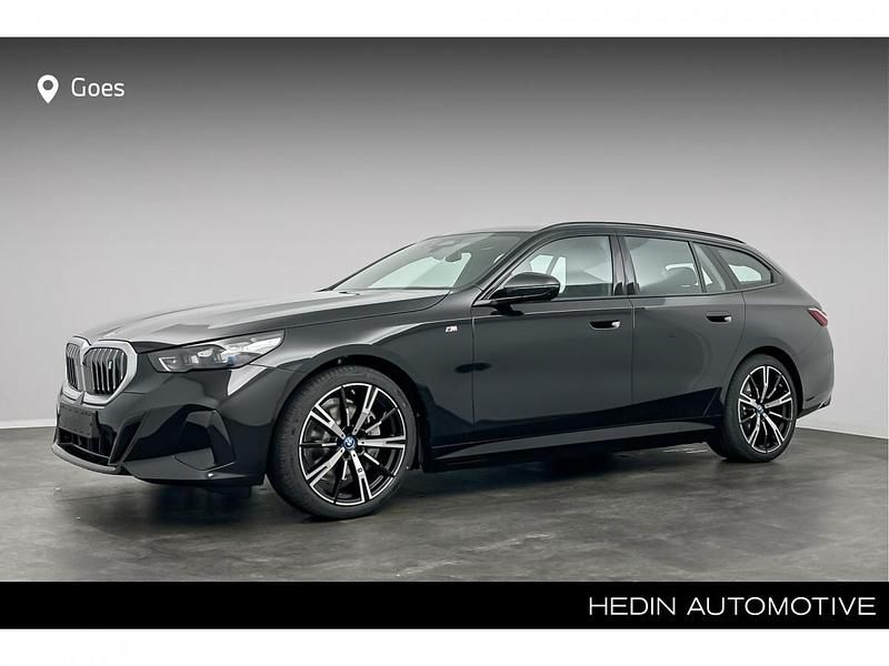 Saphirschwarz metallic (zwart metallic) Occasion 2025 BMW i5 Executive Sedan | € 88.880 - Afbeelding 1/4