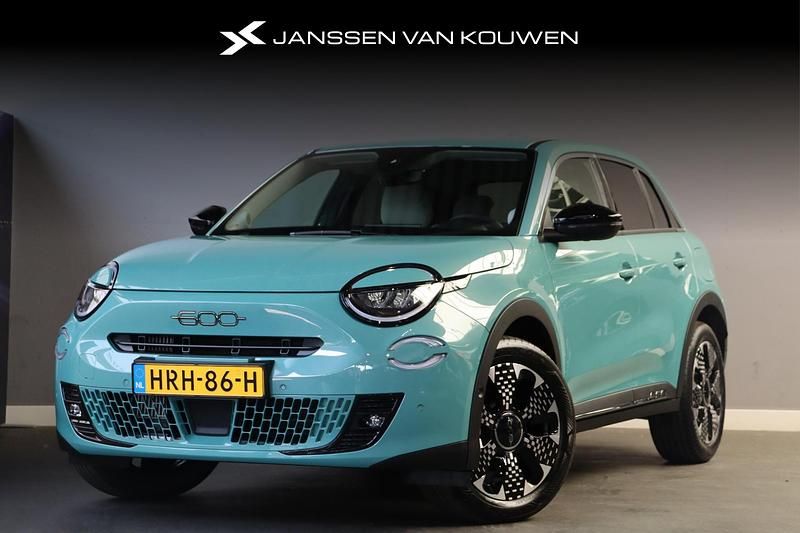 Blauw Occasion 2025 Fiat 600 La Prima SUV | € 27.945 (Eerlijke prijs) - Afbeelding 1/4