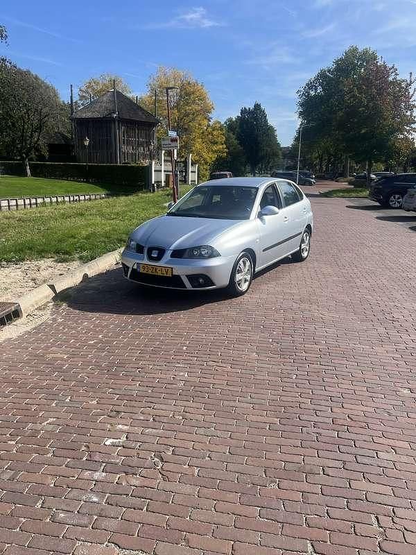 Grijs Gebruikt 2008 Seat Ibiza Hatchback | € 3.000 (Goede deal) - Afbeelding 1/4