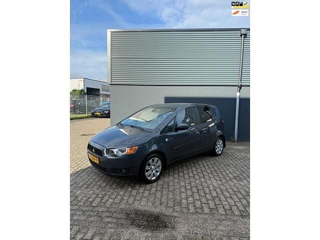 Grijs Gebruikt 2011 Mitsubishi Colt Edition Hatchback | € 4.750 (Eerlijke prijs) - Afbeelding 1/4