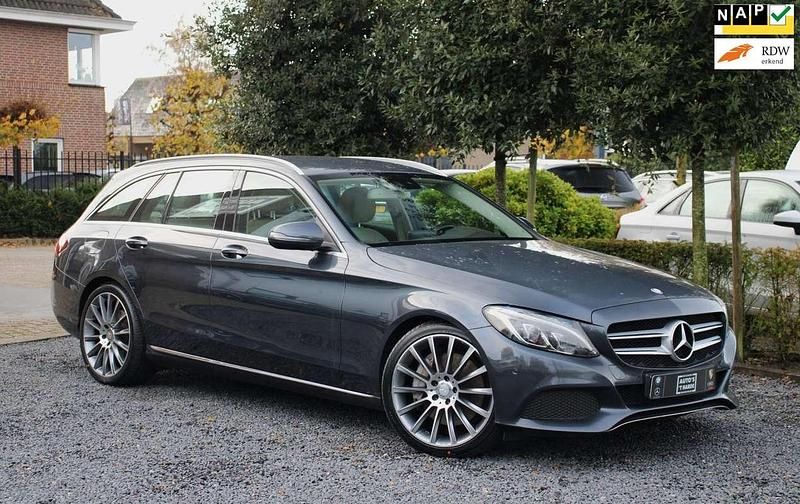 Grijs, metallic lak Gebruikt 2015 Mercedes C350e Edition Stationwagen | € 19.950 - Afbeelding 1/4