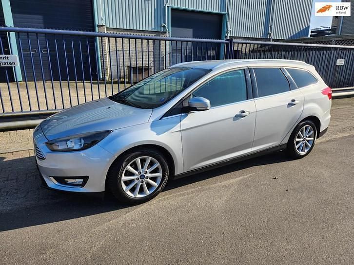 Grijs Occasion 2017 Ford Focus Titanium Stationwagen | € 5.999 (Super prijs) - Afbeelding 1/4