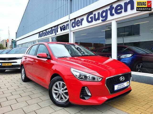 Rood Occasion 2017 Hyundai i30 Comfort Hatchback | € 10.950 (Iets duurder) - Afbeelding 1/4