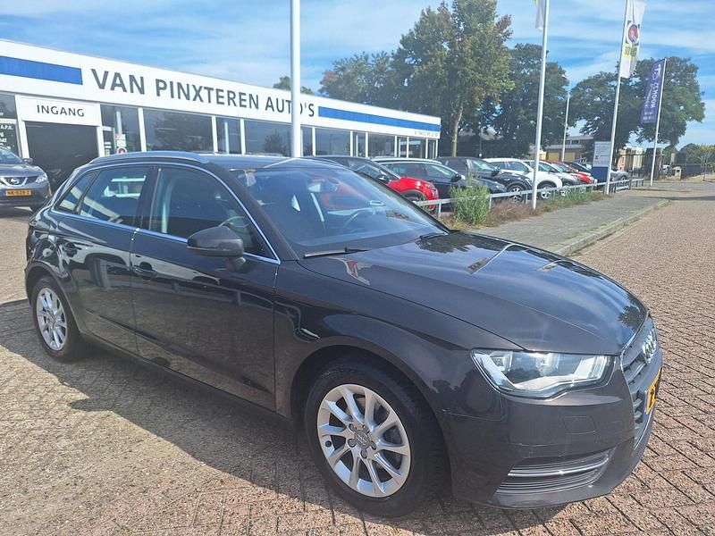 Zwart Gebruikt 2014 Audi A3 Attraction Hatchback | € 6.400 (Eerlijke prijs) - Afbeelding 1/4
