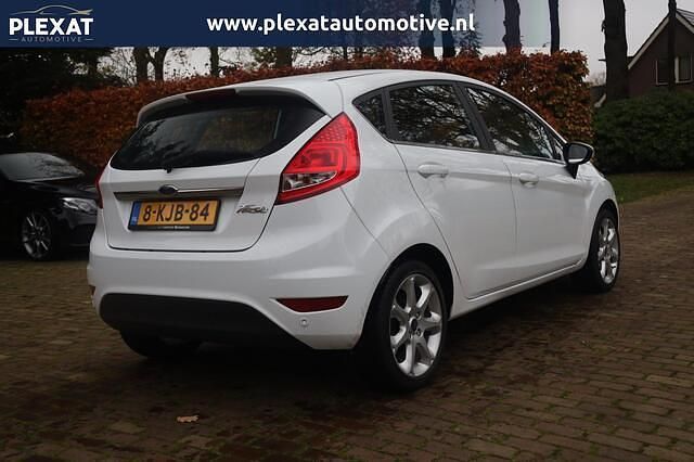 Wit Gebruikt 2013 Ford Fiesta Titanium Hatchback | € 5.445 (Goede deal) - Afbeelding 1/2