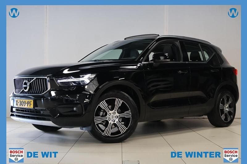 Zwart Gebruikt 2021 Volvo XC40 Inscription SUV | € 30.745 (Eerlijke prijs) - Afbeelding 1/4