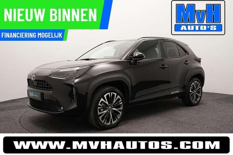Zwart Gebruikt 2025 Toyota Yaris Cross Executive SUV | € 32.799 (Eerlijke prijs) - Afbeelding 1/4