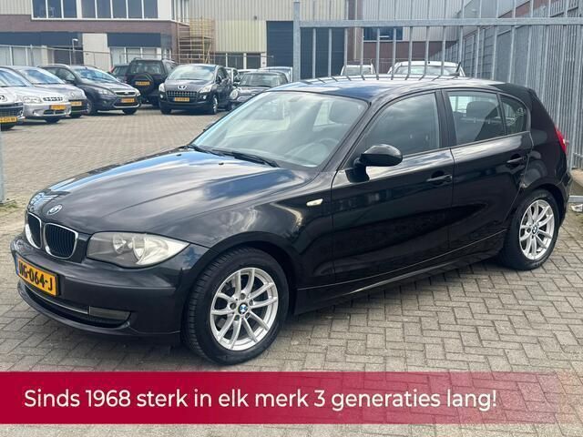 Zwart, metallic lak Gebruikt 2009 BMW 116 Hatchback | € 4.490 (Eerlijke prijs) - Afbeelding 1/4