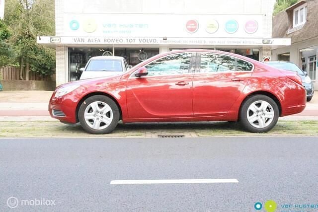 Rood Gebruikt 2009 Opel Insignia Business Sedan | € 6.950 (Eerlijke prijs) - Afbeelding 1/4