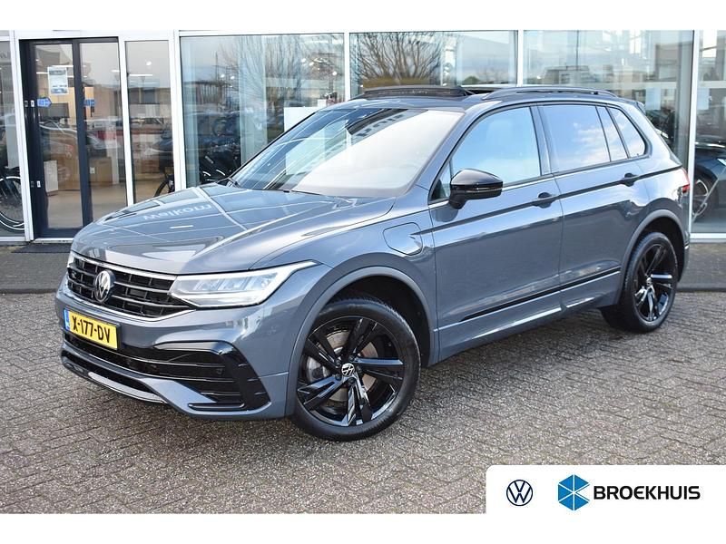 Grijs Occasion 2023 VW Tiguan Business SUV | € 41.795 (Iets duurder) - Afbeelding 1/4