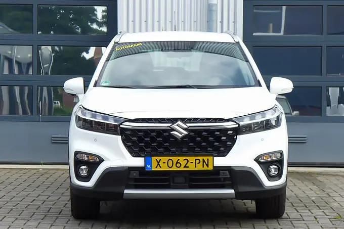 Wit Gebruikt 2024 Suzuki SX4 S-Cross Style SUV | € 30.950 (Eerlijke prijs) - Afbeelding 1/4