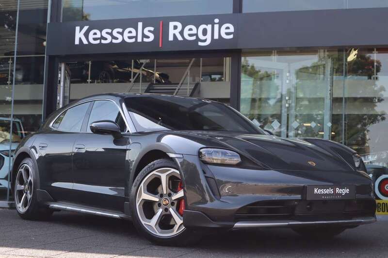 Grijs, metallic lak Gebruikt 2022 Porsche Taycan Cross Turismo Sedan | € 76.950 (Duur) - Afbeelding 1/4