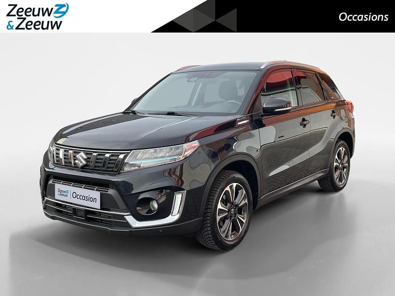 Zwart Occasion 2022 Suzuki Vitara Style SUV | € 22.400 (Eerlijke prijs) - Afbeelding 1/4