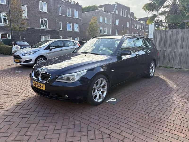 Blauw Gebruikt 2004 BMW 545 Executive Stationwagen | € 6.250 - Afbeelding 1/4