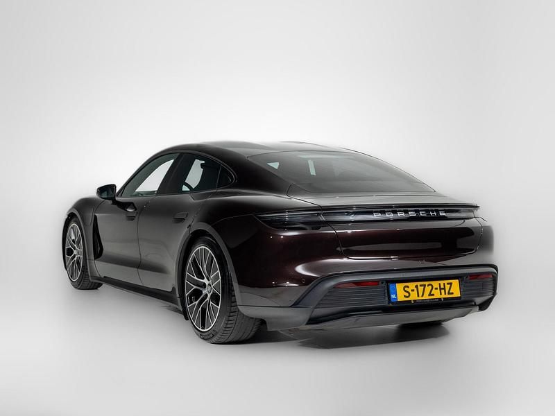 Occasion Porsche Taycan 240 kW (327 PK) 2023 Bruin (metallic) Hatchback