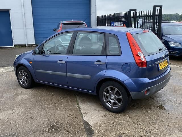 Occasion Ford Fiesta 69 PK (50 kW) 2006 Blauw, metallic lak Hatchback