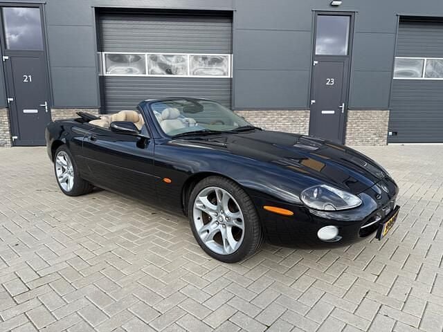 Zwart Gebruikt 2004 Jaguar XK8 Cabriolet | € 24.950 (Eerlijke prijs) - Afbeelding 1/4