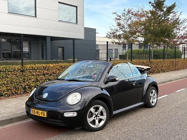 Zwart Gebruikt 2005 VW Beetle Comfortline Cabriolet | € 2.995 (Goede deal) - Afbeelding 1/4