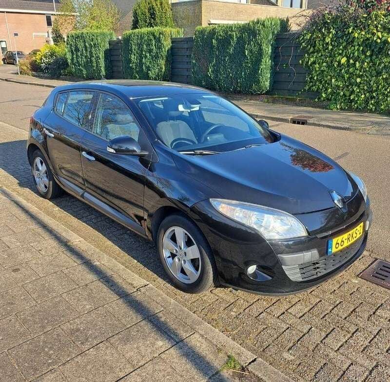 Zwart Gebruikt 2011 Renault Mégane III Dynamique Hatchback | € 3.500 (Super prijs) - Afbeelding 1/4
