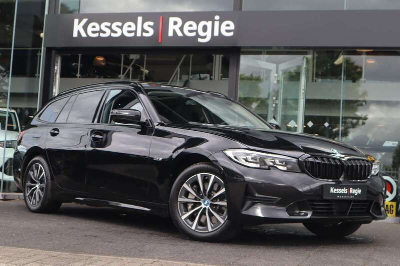 Zwart, metallic lak Gebruikt 2022 BMW 330 Sport Line Stationwagen | € 35.950 (Goede deal) - Afbeelding 1/4