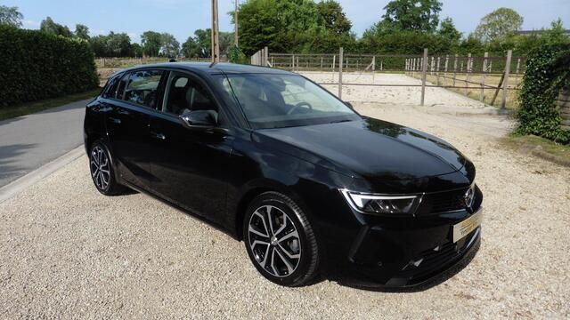Zwart Gebruikt 2022 Opel Astra Hatchback | € 23.490 (Iets duurder) - Afbeelding 1/4