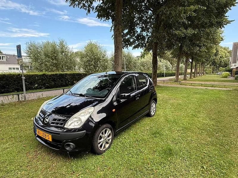 Zwart Gebruikt 2009 Nissan Pixo Acenta Hatchback | € 1.600 (Eerlijke prijs) - Afbeelding 1/4