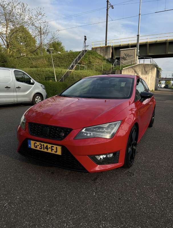 Rood Gebruikt 2014 Seat Leon FR Stationwagen | € 9.000 (Eerlijke prijs) - Afbeelding 1/4