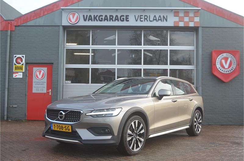 Grijs Gebruikt 2021 Volvo V60 CC Pro Stationwagen | € 39.750 (Goede deal) - Afbeelding 1/4