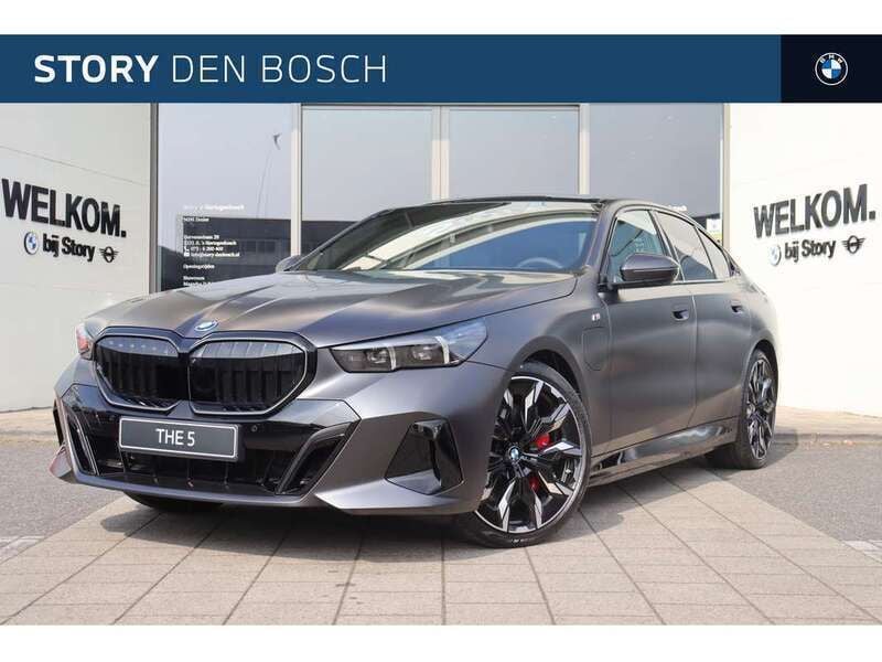 Grijs Nieuw 2025 BMW 550 M Sport Sedan | € 112.021 - Afbeelding 1/4