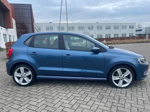 Occasion VW Polo Highline 75 PK (55 kW) 2016 Blauw (metallic) Hatchback