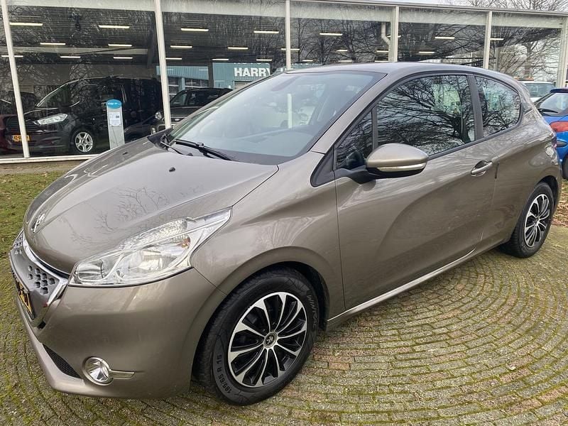 Grijs Occasion 2013 Peugeot 208 Active Hatchback | € 6.250 (Eerlijke prijs) - Afbeelding 1/4