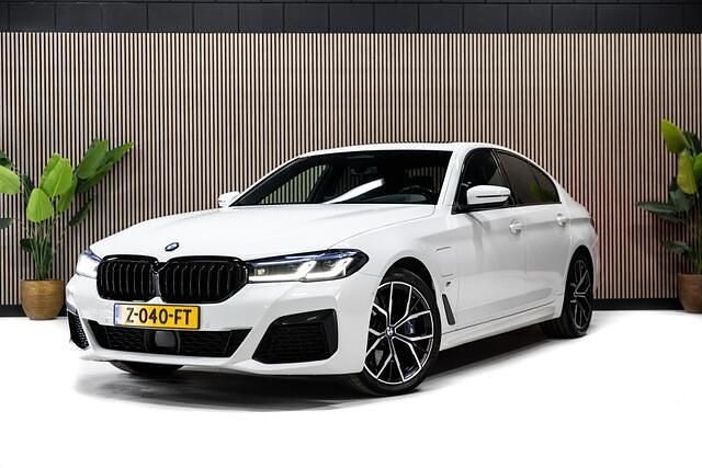 Wit Occasion 2020 BMW 545e Efficient Dynamics Sedan | € 42.950 - Afbeelding 1/4