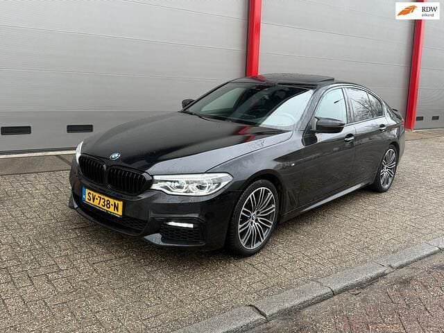 Zwart Occasion 2017 BMW 520 Executive Sedan | € 23.499 (Eerlijke prijs) - Afbeelding 1/4