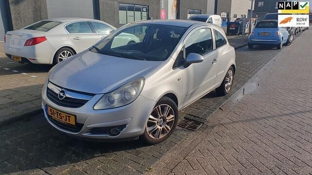 Grijs Gebruikt 2007 Opel Corsa Enjoy Hatchback | € 799 (Goede deal) - Afbeelding 1/4