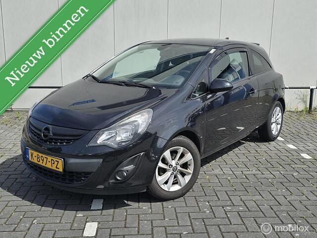 Zwart Gebruikt 2014 Opel Corsa Cosmo Hatchback | € 3.499 (Goede deal) - Afbeelding 1/4
