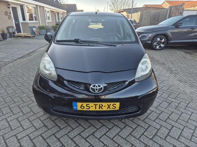 Occasion Toyota Aygo 68 PK (50 kW) 2007 Zwart Hatchback