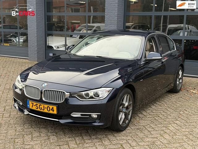 Blauw Gebruikt 2013 BMW 320 Efficient Dynamics Sedan | € 6.950 (Eerlijke prijs) - Afbeelding 1/4