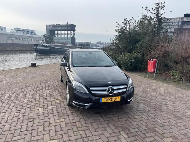 Occasion Mercedes B180 Prestige 109 PK (80 kW) 2015 Zwart MPV