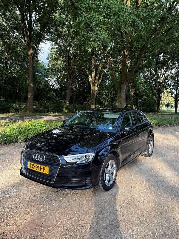 Zwart Gebruikt 2018 Audi A3 Hatchback | € 13.750 (Goede deal) - Afbeelding 1/4
